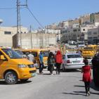 حصار الخليل.. معاناة العبور من 