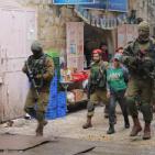 بالصور.. الاحتلال يعتقل طفلا بالخليل