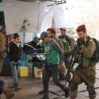 بالصور.. الاحتلال يعتقل طفلا بالخليل