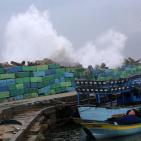 غزة: زيارة شتوية لميناء يتحدى الموج وأكثر