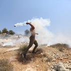 قوات الاحتلال تعتدي على المصلين في رأس كركر