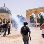 شاهد.. اصابات واعتقالات عقب اقتحام الاحتلال للمسجد الأقصى