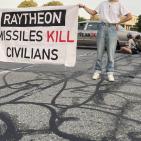 شاهد: أميركيون يغلقون مداخل شركة تصنع صواريخ