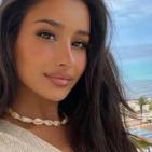 صور: فتاة تمنع صديقتها من حضور زفافها بسبب