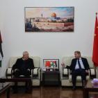 السفير عواد يستقبل العالول والوفد المشارك في مؤتمر الحوار بين الحضارتين الصينية والعربية