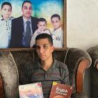 وصيتهم تقوده… ناجٍ وحيد يحارب من أجل حقه في التعليم وسط الحرب