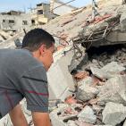 وصيتهم تقوده… ناجٍ وحيد يحارب من أجل حقه في التعليم وسط الحرب