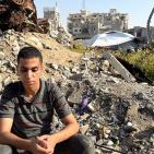 وصيتهم تقوده… ناجٍ وحيد يحارب من أجل حقه في التعليم وسط الحرب