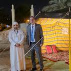 بالصور| السفير الرويضي يزور مهرجان ليالي مسقط ويُشيد بالجناح الفلسطيني