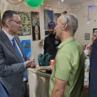 بالصور| السفير الرويضي يزور مهرجان ليالي مسقط ويُشيد بالجناح الفلسطيني