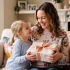 صور بطاقات تهنئة عيد الأم 2026: مئات الرسائل المؤثرة والحزينة للواتساب وفيسبوك (أغاني عيد الام الجديدة)