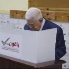الرئيس عباس يدلي بصوته في الانتخابات المحلية بمدينة البيرة