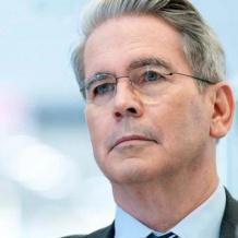 وزير الخزانة الأمريكي: لدينا موارد كافية لتمويل الهجمات على إيران