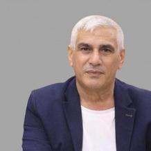 العشيرة تفاخرت بالدكتور والدكتور لبس عباءة العشيرة