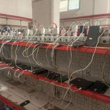 ثمن الشحن.. حين يصبح الهاتف عبئًا في غزة