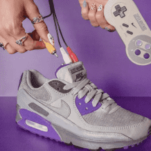 مصمم سنغافوري يحول حذاء "نايك" إلى جهاز ألعاب كامل