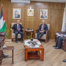 رئيس سلطة الأراضي يبحث مع رئيس بلدية طولكرم سبل تعزيز التعاون والتنسيق المشترك في إدارة قطاع الأراضي في المدينة