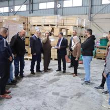 رئيس سلطة الطاقة يشرف على استلام مواد كهربائية لإعادة اعمار قطاع الطاقة في غزة