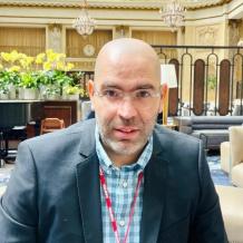 فلسطيني يتولّى منصباً رفيعاً في شركة أمريكية متخصصة بالذكاء الاصطناعي