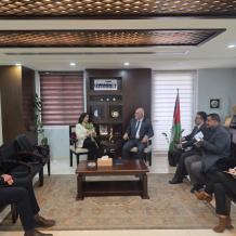 وزير الزراعة يبحث مع سفيرة فلسطين لدى تشيلي تفعيل مذكرة التفاهم الزراعية المشتركة