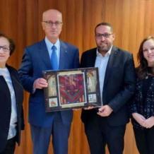 عائلة الشهيد قدري أبوبكر تكرّم د. رامي الحمدلله تقديرًا لدوره الوطني والإنساني