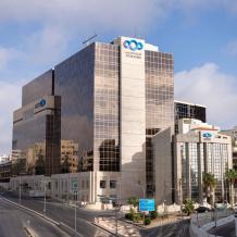 البنك العربي يموّل بناء أكبر محطة للطاقة الشمسية في فلسطين بقدرة 24 ميغاواط  ضمن التزامه بالتمويل المستدام