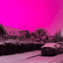 سماء وردية بمدينة بريطانية تثير الرعب بين السكان