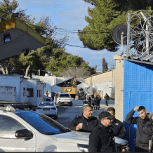 الاحتلال يهدم منشآت داخل مقر "الأونروا" في حي الشيخ جراح بالقدس