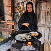 خاص| بين الذكريات والحاجة… غزيون يبيعون أساس بيوتهم لتأمين لقمة العيش