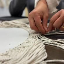 "هاند ميد".. مشروع فلسطيني يعيد إحياء فن المكرمية بلمسة عصرية