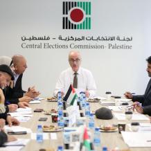 لجنة الانتخابات المركزية تبحث مع الأحزاب والفصائل الاستعدادات للانتخابات المحلية 2026