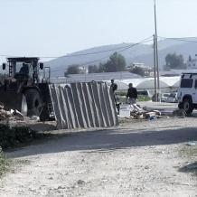 الاحتلال يهدم بركسات وحظائر ماشية جنوب الخليل