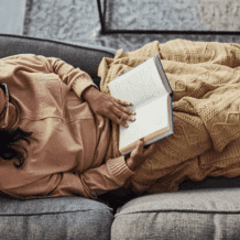 الراحة أولًا! 8 صفات تميّز من يفضّلون قضاء العطلات الأسبوعية بالمنزل