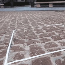 لوحة فارغة" على الأرض بـ18 ألف دولار تشعل تفاعلات ساخرة