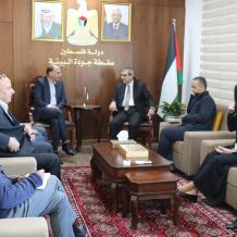 سمحان يلتقي بوفد من شركة أوريدو فلسطين ويبحثان تعزيز التعاون المشترك