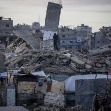 غارات وعمليات نسف وإطلاق نار بقطاع غزة في ثالث أيام رمضان