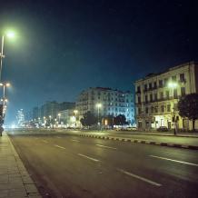 مصر تُغلق أبوابها الساعة 9 مساءً: القصة الكاملة وراء منع الحفلات وخريطة المواعيد الجديدة وقائمة المحلات المستثناة (دليلك الشامل 2026)