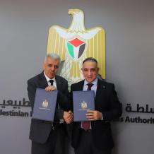 "التربية" وسلطة الطاقة توقعان اتفاقية تعاون لتعزيز مشاريع الطاقة المتجددة في المدارس  