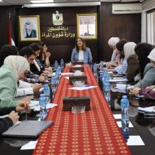 الخليلي تبحث مع منتدى مناهضة العنف سبل تعزيز حماية المرأة