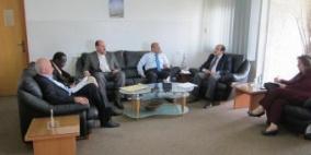 وزارة الاتصالات وديوان الموظفين يبحثان إنشاء شبكة موارد بشرية محوسبة