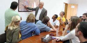 قلقيلية : المحافظ يطلع وفدا بلجيكيا  على واقع المحافظة