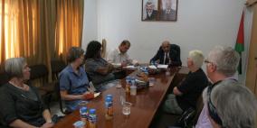 قلقيلية : نائب المحافظ يطلع وفدا أوروبيا على واقع المحافظة