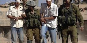 قوات الاحتلال تعتقل مواطنين من الخليل