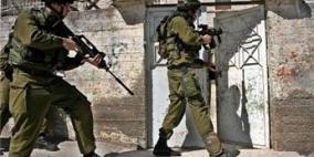 قوات الاحتلال تداهم منزل أسير في بلدة برقين غرب جنين