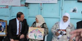 محافظ طولكرم يؤكد وقوف القيادة إلى جانب الأسرى