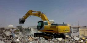 الاحتلال يهدم بركسين للسكن و يعتقل مواطنين في القدس