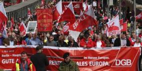 العمال يجوبون مدن العالم اليوم احتجاجا على "رواتبهم"