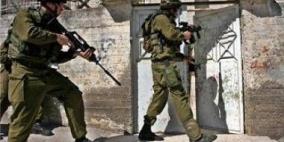 الاحتلال يحتجز شابا على حاجز عسكري ويقتحم عدة مناطق بمحافظة جنين