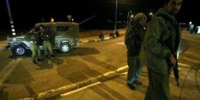 قوات الاحتلال تحتجز عدد من المركبات شمال رام الله