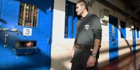 الاحتلال ينكل بالأسير شادي جابر ويصيبه بجروح